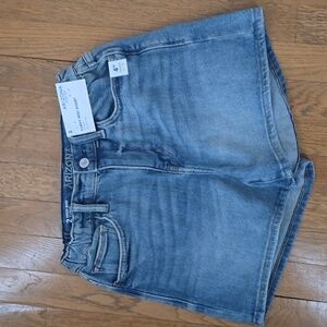ARIZONA JEAN CO BRAND WOMEN'S JUNIOR BLUE JEAN DISTRESSED SHORTS SIZE 2